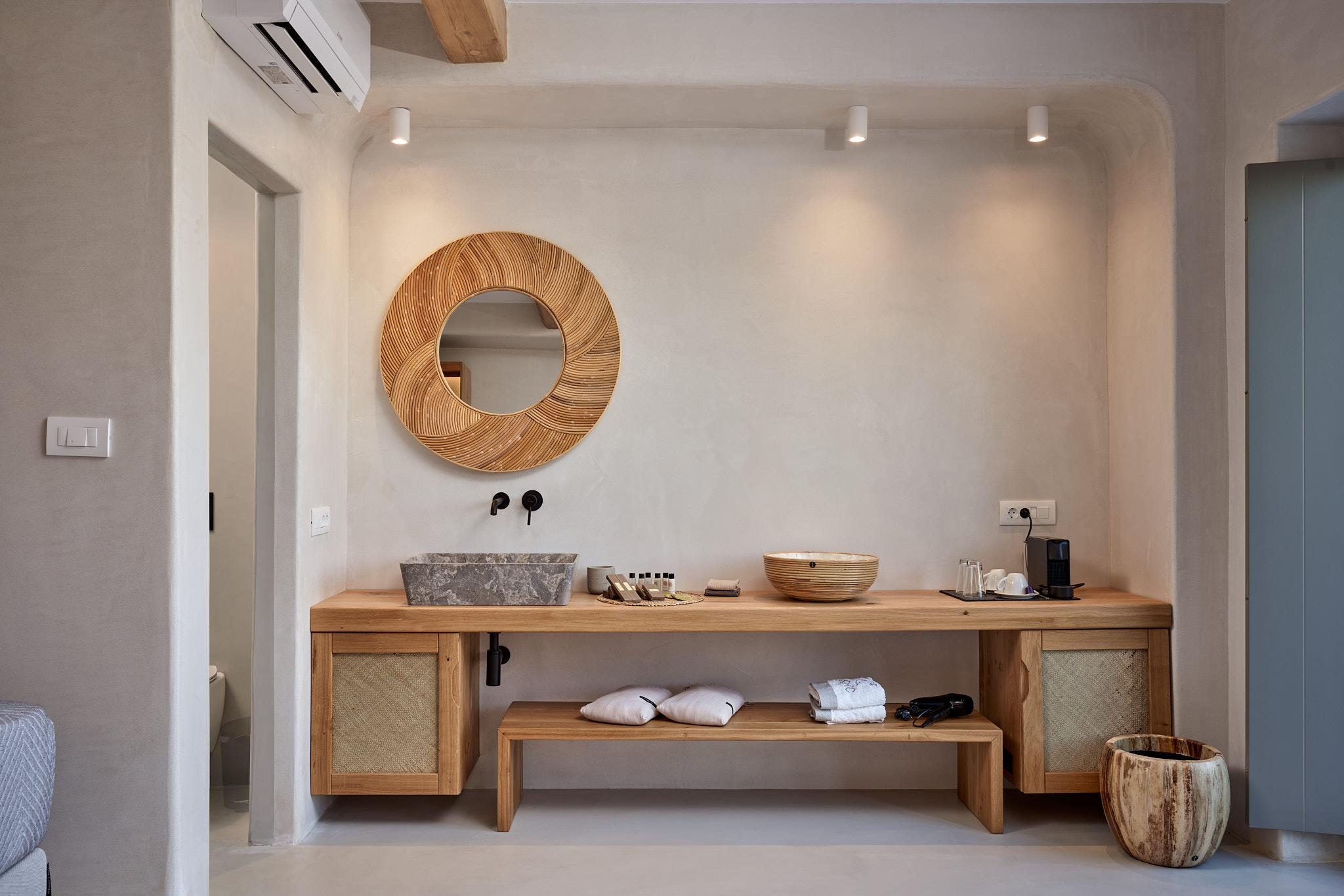 SB_ionic suites_web size_40