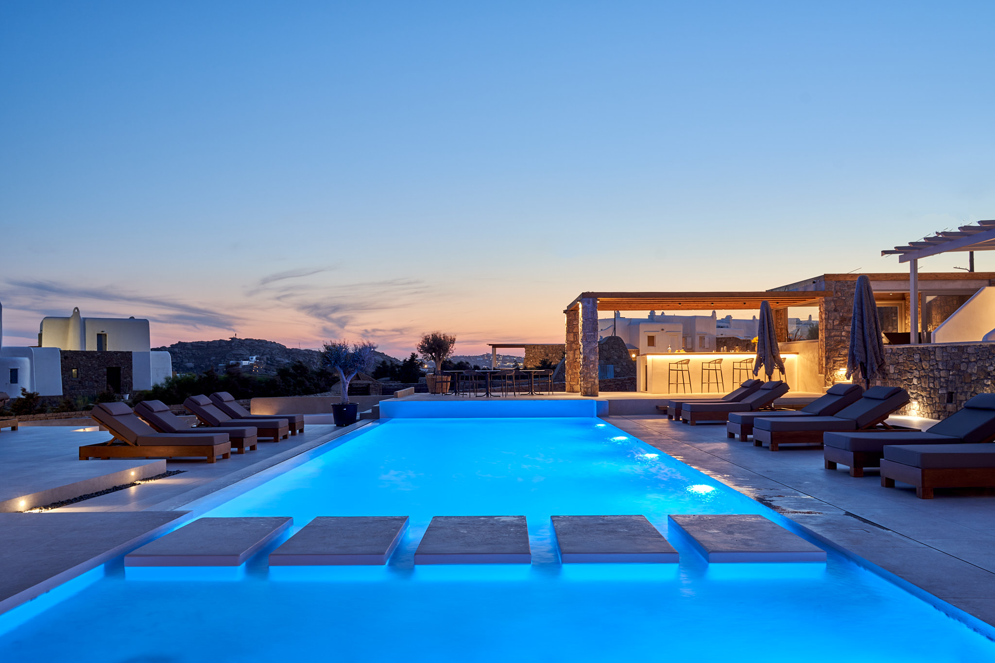 SB_ionic suites_web size_50